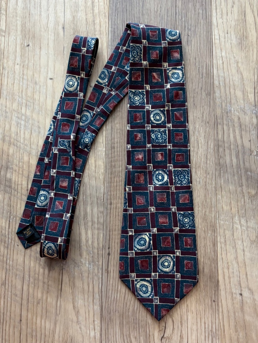Vintage Colours by Alexander Julian silk necktie